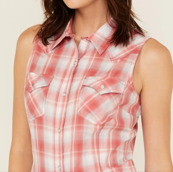 Wrangler Red Plaid Sleeveless Button Down Shirt - Picture 4 of 6
